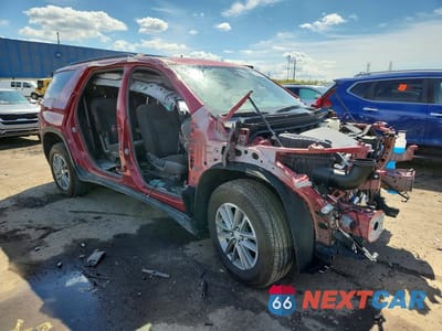 Czwarte zdjęcie samochodu z boku: 2023 CHEVROLET TRAVERSE LT VIN:1GNERGKW7PJ311989 - miniatura