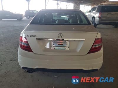 Zdjęcie 6 z 12 samochodu: 2013 MERCEDES-BENZ C 250 VIN:WDDGF4HB5DR271380 - miniatura