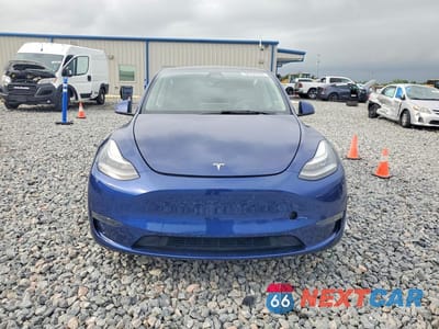 Piąte zdjęcie samochodu w środku: 2023 TESLA MODEL Y VIN:7SAYGDEE1PA125322 - miniatura