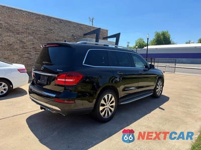 Czwarte zdjęcie samochodu z boku: 2017 MERCEDES-BENZ GLS 450 4MATIC VIN:4JGDF6EE9HA837080 - miniatura