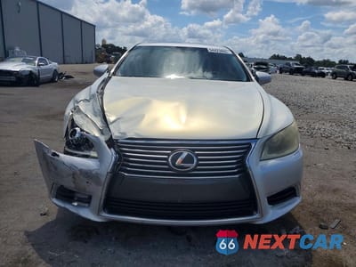 Piąte zdjęcie samochodu w środku: 2013 LEXUS LS 460 VIN:JTHCL5EF1D5019520 - miniatura