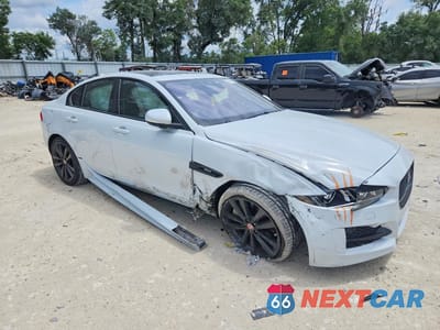 Czwarte zdjęcie samochodu z boku: 2017 JAGUAR XE R - SPORT VIN:SAJAF4BV4HA971352 - miniatura