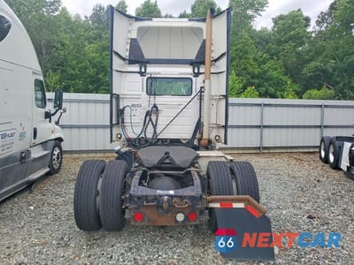 Zdjęcie 9 z 10 samochodu: 2018 VOLVO VNL SEMI TRUCK VIN:4V4N39TG3JN988233 - miniatura