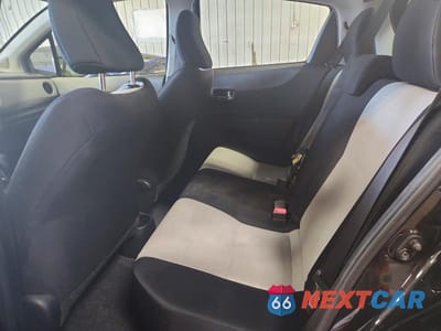 Zdjęcie 10 z 12 samochodu: 2013 TOYOTA YARIS 5-DOOR LE VIN:JTDKTUD31DD549426 - miniatura