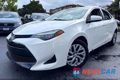 Drugie zdjęcie samochodu z przodu: 2018 TOYOTA COROLLA LE VIN:5YFBURHE3JP840007 - miniatura