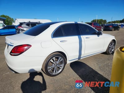 Trzecie zdjęcie samochodu z tyłu: 2021 MERCEDES-BENZ C 300 4MATIC VIN:W1KWF8EBXMR626194 - miniatura