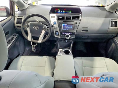 Zdjęcie 8 z 13 samochodu: 2012 TOYOTA PRIUS V TWO VIN:JTDZN3EU5C3120918 - miniatura