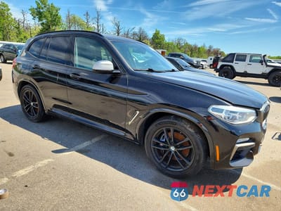 Czwarte zdjęcie samochodu z boku: 2018 BMW X3 XDRIVEM40I VIN:5UXTS3C59J0Z00153 - miniatura