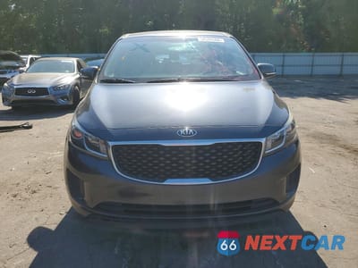 Piąte zdjęcie samochodu w środku: 2017 KIA SEDONA LX VIN:KNDMB5C12H6227342 - miniatura