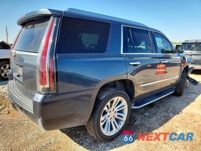 Trzecie zdjęcie samochodu z tyłu: 2019 CADILLAC ESCALADE LUXURY VIN:1GYS3BKJ7KR191555 - miniatura