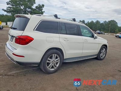 Trzecie zdjęcie samochodu z tyłu: 2013 MERCEDES-BENZ GL 450 4MATIC VIN:4JGDF7CEXDA176758 - miniatura