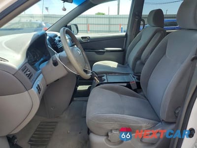 Zdjęcie 7 z 13 samochodu: 2004 TOYOTA SIENNA LE 7 PASSENGER VIN:5TDZA23C04S117716 - miniatura