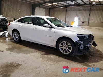 Czwarte zdjęcie samochodu z boku: 2017 CHEVROLET MALIBU LT VIN:1G1ZE5ST9HF236211 - miniatura