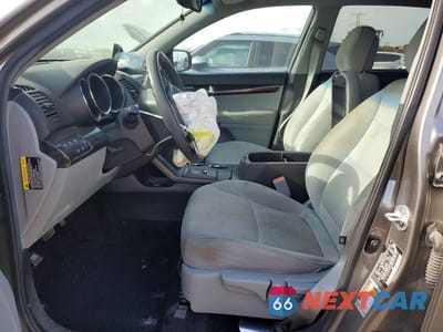Zdjęcie 7 z 12 samochodu: 2013 KIA SORENTO LX VIN:5XYKT3A68DG346740 - miniatura