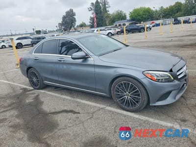 Czwarte zdjęcie samochodu z boku: 2019 MERCEDES-BENZ C 300 VIN:55SWF8DBXKU299986 - miniatura