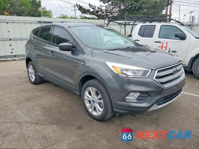 Czwarte zdjęcie samochodu z boku: 2017 FORD ESCAPE SE VIN:1FMCU9GD3HUE92358 - miniatura
