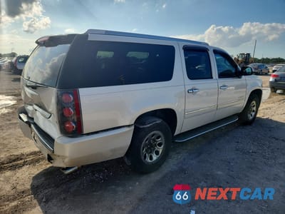 Trzecie zdjęcie samochodu z tyłu: 2013 GMC YUKON XL DENALI VIN:1GKS1MEF6DR359370 - miniatura