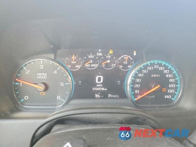 Zdjęcie 9 z 13 samochodu: 2017 CHEVROLET SUBURBAN K1500 PREMIER VIN:1GNSKJKC1HR292577 - miniatura