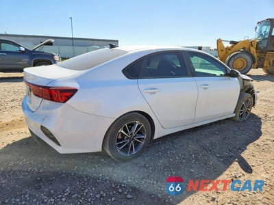 Trzecie zdjęcie samochodu z tyłu: 2023 KIA FORTE LXS VIN:3KPF24AD8PE643792 - miniatura