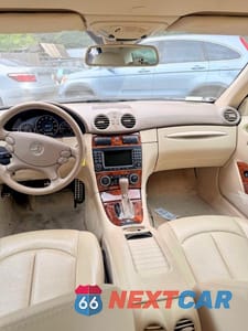 Zdjęcie 9 z 11 samochodu: 2007 MERCEDES-BENZ CLK 350 VIN:WDBTK56F07T080634 - miniatura
