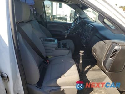 Piąte zdjęcie samochodu w środku: 2018 CHEVROLET SILVERADO VIN:1GB4KYCY9JF212779 - miniatura