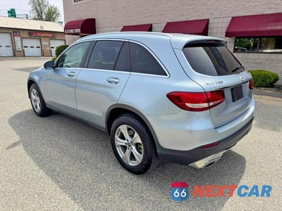 Trzecie zdjęcie samochodu z tyłu: 2018 MERCEDES-BENZ GLC 300 4MATIC VIN:WDC0G4KB7JV102881 - miniatura