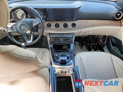 Zdjęcie 8 z 12 samochodu: 2017 MERCEDES-BENZ E 300 4MATIC VIN:WDDZF4KB0HA162122 - miniatura