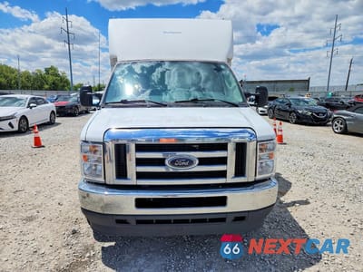 Piąte zdjęcie samochodu w środku: 2021 FORD E350 DELIVERY TRUCK VIN:1FDWE3FN9MDC35006 - miniatura