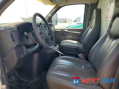 Zdjęcie 7 z 13 samochodu: 2004 GMC SAVANA CUTAWAY G3500 VIN:1GDJG31U941908106 - miniatura