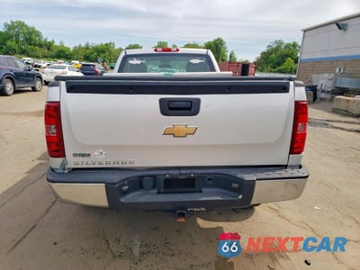Zdjęcie 6 z 12 samochodu: 2011 CHEVROLET SILVERADO K1500 VIN:1GCNKPEA0BF157084 - miniatura