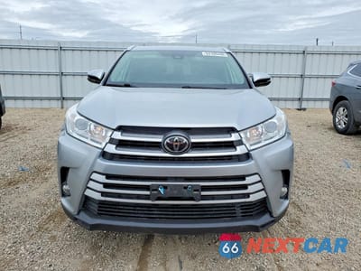 Piąte zdjęcie samochodu w środku: 2018 TOYOTA HIGHLANDER XLE VIN:5TDJZRFH2JS523403 - miniatura