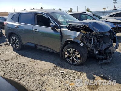 Czwarte zdjęcie samochodu z boku: 2021 NISSAN ROGUE SV VIN:5N1AT3BA2MC807090 - miniatura