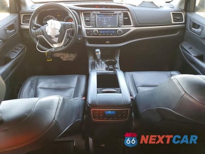 Zdjęcie 8 z 12 samochodu: 2017 TOYOTA HIGHLANDER HYBRID LIMITED PLATINUM VIN:5TDDGRFH3HS036532 - miniatura