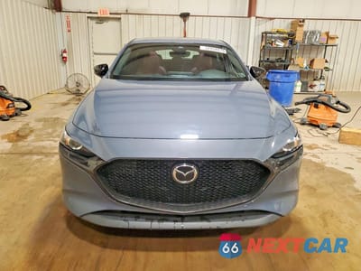 Piąte zdjęcie samochodu w środku: 2023 MAZDA 3 PREFERRED VIN:JM1BPBLM5P1612262 - miniatura