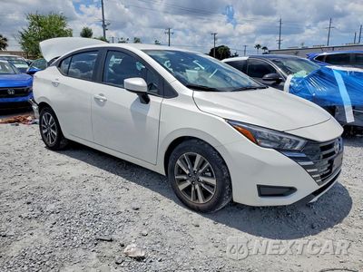 Czwarte zdjęcie samochodu z boku: 2025 NISSAN VERSA SV VIN:3N1CN8EV6SL817869 - miniatura