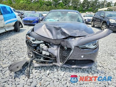 Piąte zdjęcie samochodu w środku: 2021 ALFA ROMEO GIULIA SPORT VIN:ZARFANAN0M7644910 - miniatura