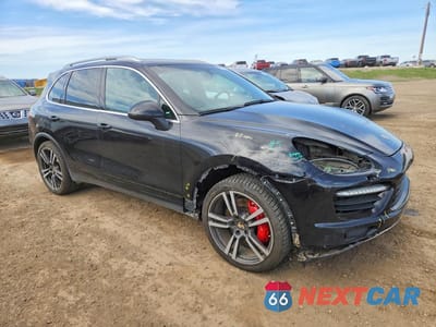 Czwarte zdjęcie samochodu z boku: 2012 PORSCHE CAYENNE TURBO VIN:WP1AC2A26CLA83085 - miniatura