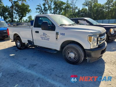 Czwarte zdjęcie samochodu z boku: 2017 FORD F250 SUPER DUTY VIN:1FDBF2A64HEC81834 - miniatura