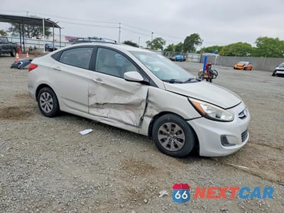 Czwarte zdjęcie samochodu z boku: 2016 HYUNDAI ACCENT SE VIN:KMHCT4AE5GU998845 - miniatura
