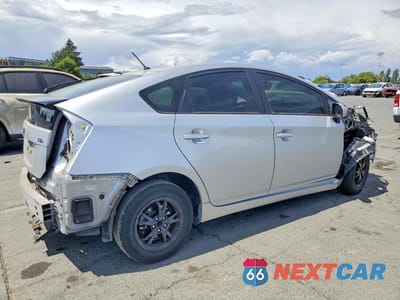 Trzecie zdjęcie samochodu z tyłu: 2015 TOYOTA PRIUS TWO VIN:JTDKN3DU5F0480151 - miniatura