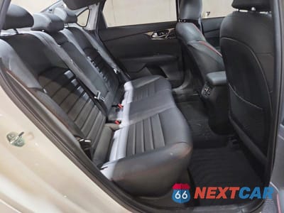 Zdjęcie 10 z 13 samochodu: 2023 KIA FORTE GT VIN:3KPF44AC1PE636345 - miniatura