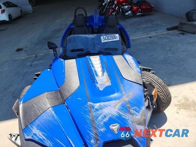 Piąte zdjęcie samochodu w środku: 2023 POLARIS SLINGSHOT SL VIN:57XAAPGD7P8157787 - miniatura