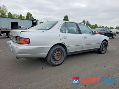 Trzecie zdjęcie samochodu z tyłu: 1993 TOYOTA CAMRY LE VIN:JT2SK12E9P0119153 - miniatura