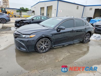 2024 TOYOTA CAMRY SE 4T1G11AK0RU877803 - główne zdjęcie licytacji z USA - miniatura