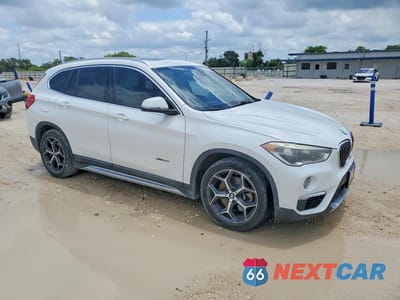 Czwarte zdjęcie samochodu z boku: 2017 BMW X1 XDRIVE28I VIN:WBXHT3C31H5F71759 - miniatura