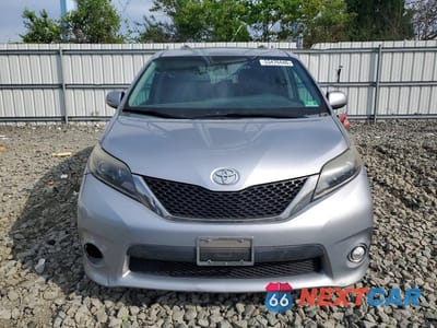 Piąte zdjęcie samochodu w środku: 2015 TOYOTA SIENNA SPORT VIN:5TDXK3DC0FS558189 - miniatura