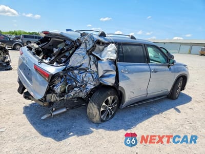 Trzecie zdjęcie samochodu z tyłu: 2021 TOYOTA HIGHLANDER XLE VIN:5TDGZRAH9MS081032 - miniatura