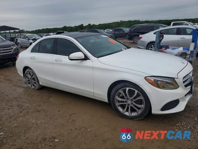 Czwarte zdjęcie samochodu z boku: 2015 MERCEDES-BENZ C 300 4MATIC VIN:55SWF4KB1FU081484 - miniatura