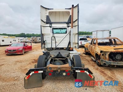Zdjęcie 6 z 10 samochodu: 2017 VOLVO VNL SEMI TRUCK VIN:4V4N39TG9HN988098 - miniatura