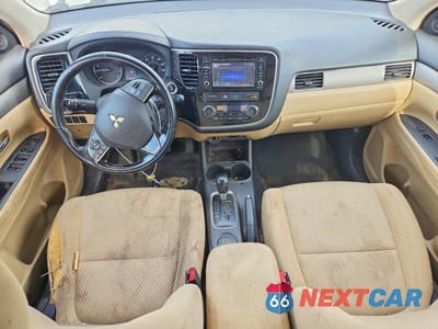Zdjęcie 8 z 12 samochodu: 2016 MITSUBISHI OUTLANDER SE VIN:JA4AD3A32GZ061840 - miniatura